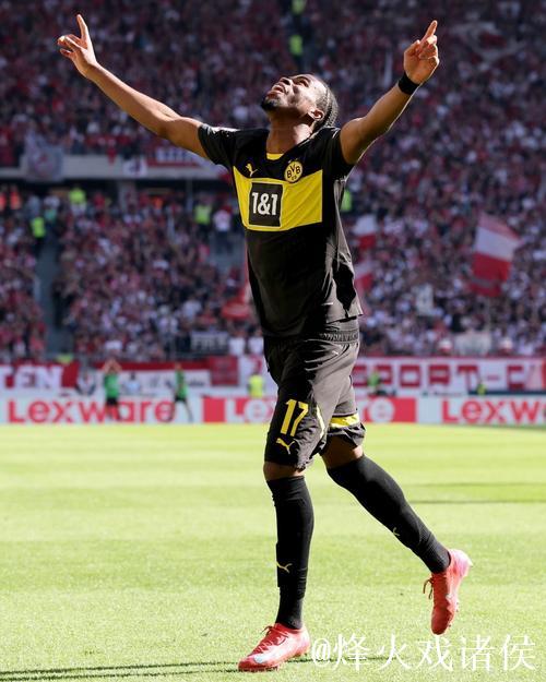 多特暂时1-0领先弗赖堡，本塞拜尼破门，丘库埃梅表现活跃。