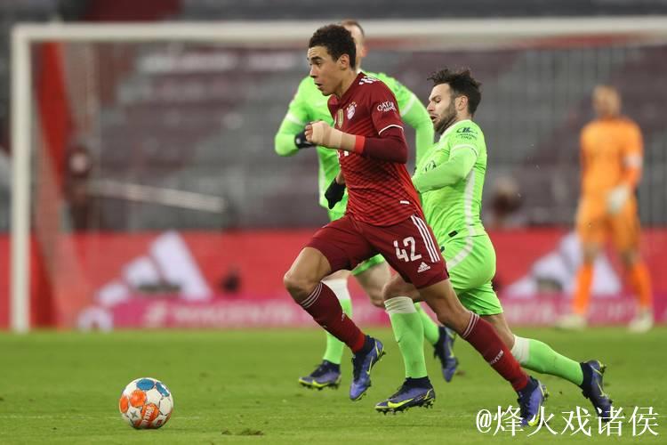 德甲-莱万穆勒建功屈桑斯惊艳世界波 拜仁4-0大胜狼堡 德甲-莱万穆勒建功屈桑斯惊艳世界波 拜仁4-0大胜狼堡